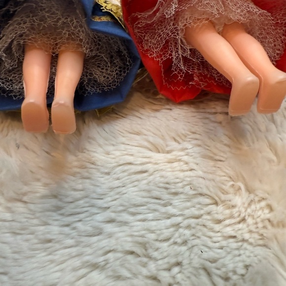 Vintage Traditional Dolls collectibles with Blue and White Dresses blinking eyes - Picture 6 of 10